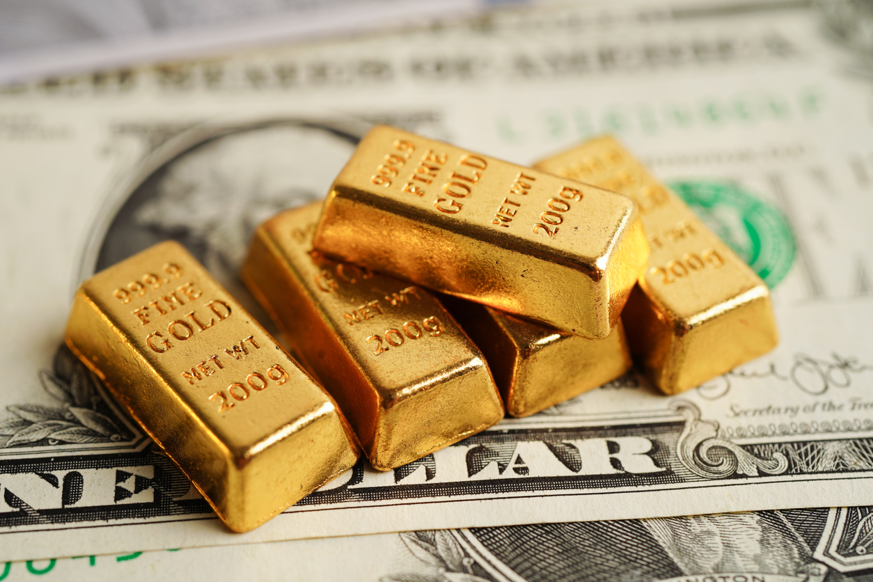 Dollar strengthens gold rallies