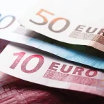 Euro Struggles dollar