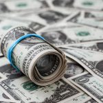 US Economic Resilience Boosts Dollar: Unemployment Claims Surprise Markets