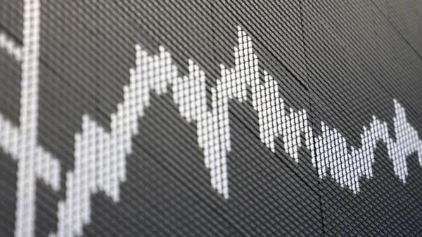 Asian Markets Mixed as Political Shifts and Tech Earnings Awaited