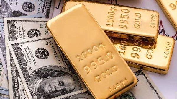 Dollar Index Retreats While Gold Prices New Heights