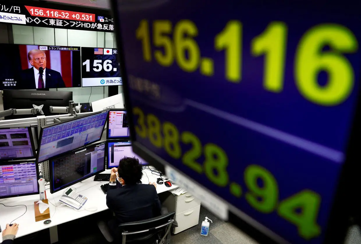 Asia Markets Edge Lower on U.S. Tariffs, Fed Watch