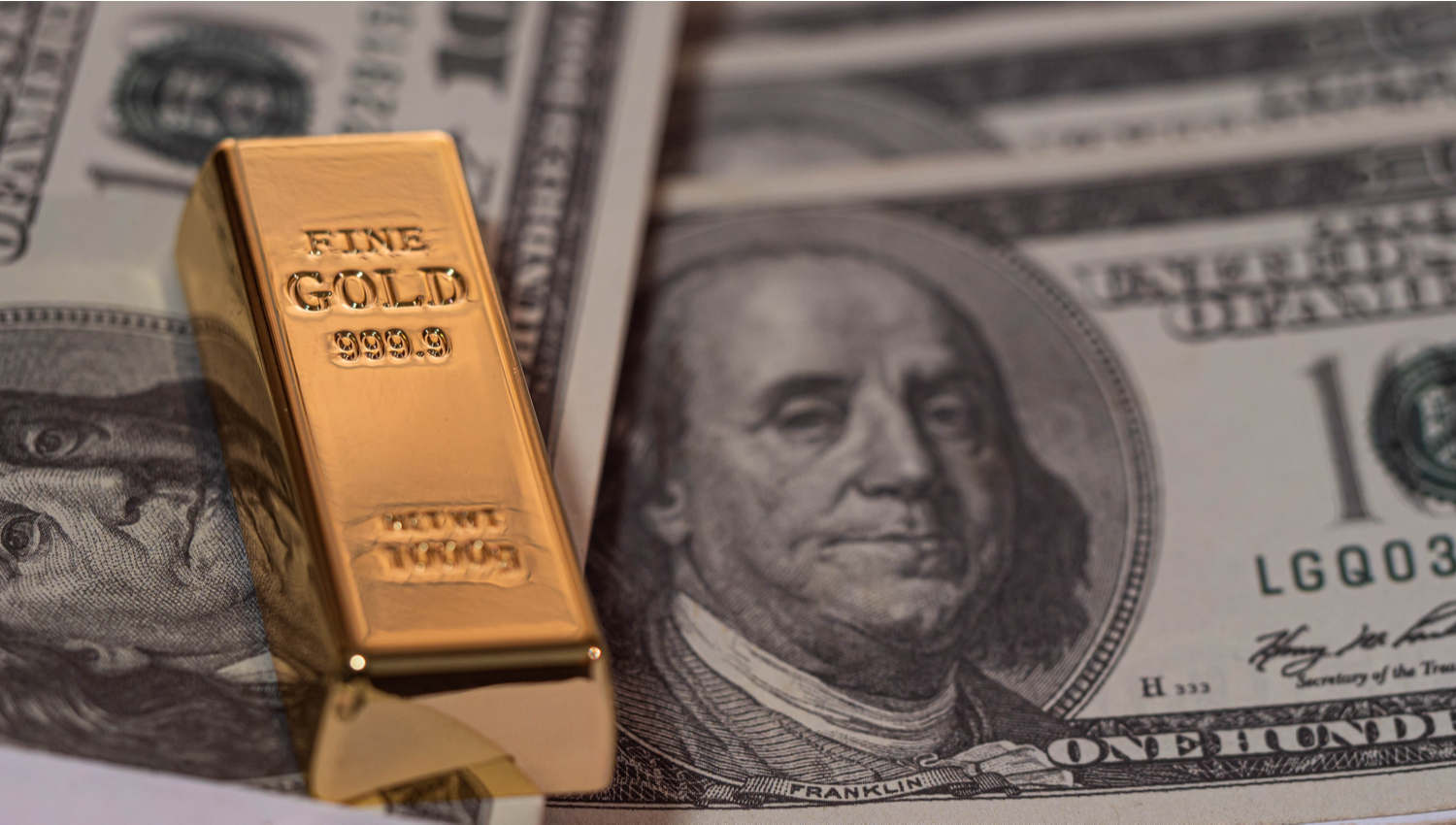 Dollar Weakens as Gold Nears Record High