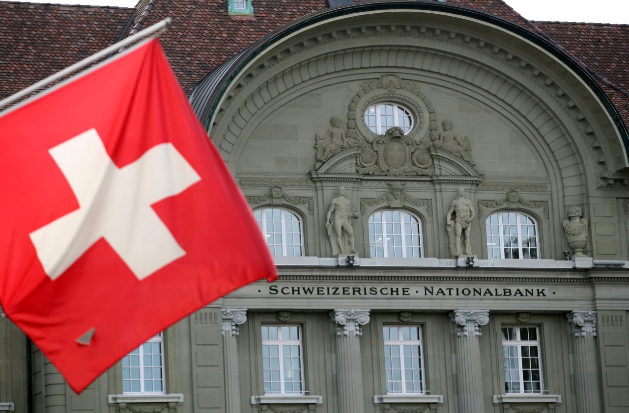 SNB Holds Rates Steady as Markets Watch U.S. Jobless Claims