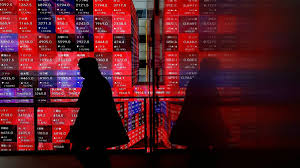 Fed's Hawkish Shift Pressures S&P 500 Outlook